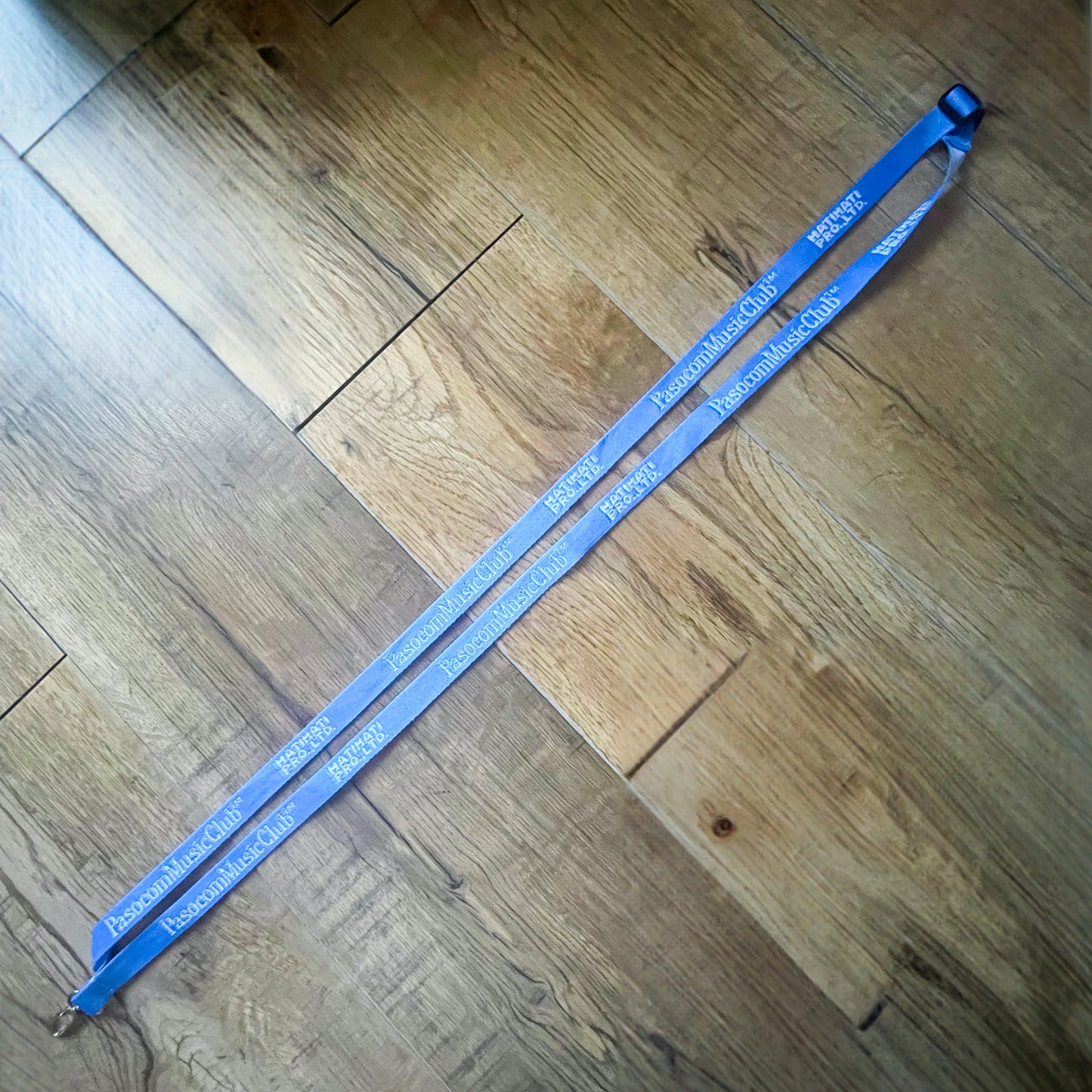 Multi Strap LOGO-designed