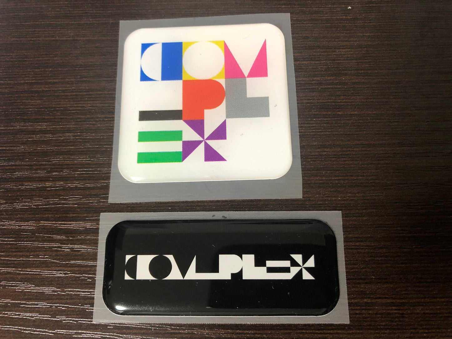 "COM_PLEX" LOGO・ぷくぷくステッカー(黒・ワイド)
